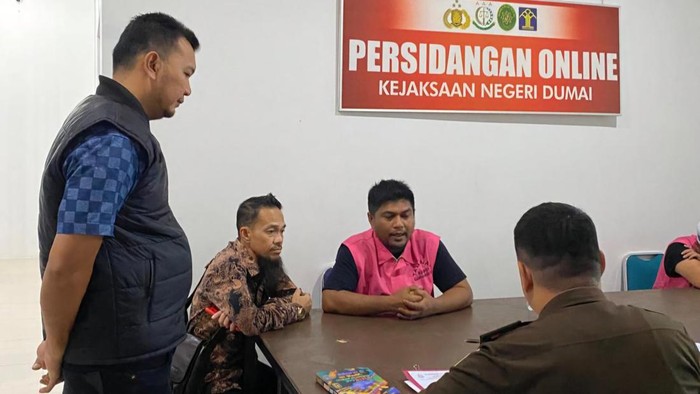 Pelimpahan Tahap II tersangka korupsi bansos Dumai (Dok Polres Dumai)