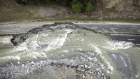 Rute transit utama antara San Bernardino Pass dan Roveredo kemungkinan akan tetap ditutup selama beberapa bulan.  