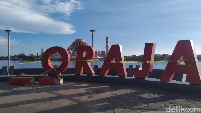 Penampakan lokasi Anjungan Toraja roboh hingga seorang pengunjung meninggal. Laode Muhammad Mashudi