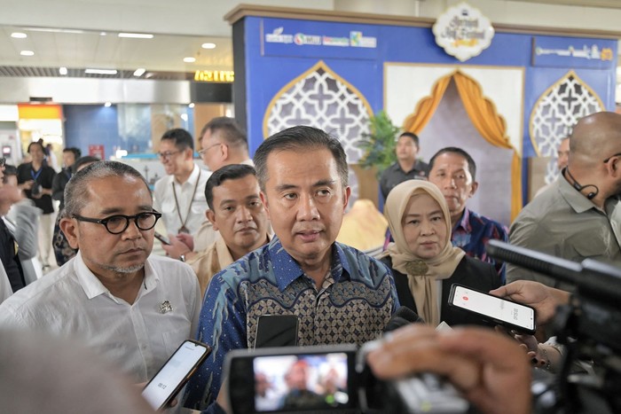 Penjabat Gubernur (Pj) Jawa Barat Bey Machmudin menyampaikan pihaknya selalu terbuka dan menerima para investor yang ingin berinvestasi di Bandara Internasional Jawa Barat (BIJB) di Kertajati, Kabupaten Majalengka.