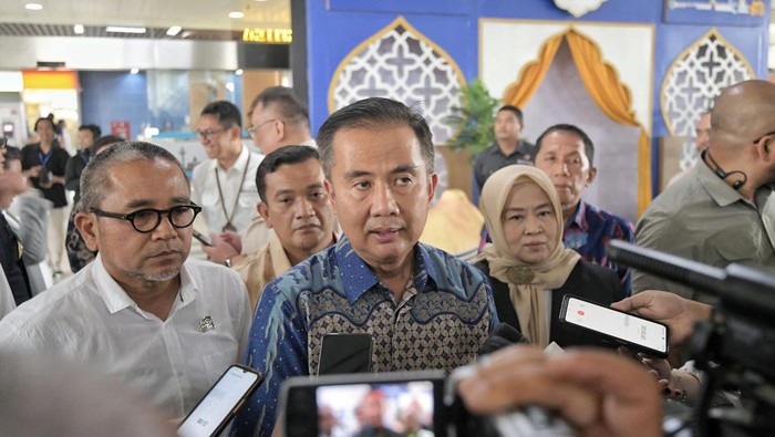 Penjabat Gubernur (Pj) Jawa Barat Bey Machmudin menyampaikan pihaknya selalu terbuka dan menerima para investor yang ingin berinvestasi di Bandara Internasional Jawa Barat (BIJB) di Kertajati, Kabupaten Majalengka.