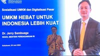 Wakil menteri perdagangan jerry sambuaga, mensosialisasikan pentingnya UMKM dan digitalisasi pasar dalam membangun perekonomian negara langsung di depan ratusan anggota himpunan putra putri keluarga darat (HIPAKAD).