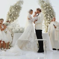 Karius meresmikan hubungannya dengan Diletta yang sudah dikarunia seorang anak. Keduanya menikah setelah berpacaran selama dua tahun. Sebelumnya mereka menjalani LDR karena Karius jadi kiper cadangan Newcastle sedangkan istrinya bekerja di Italia. Foto: Instagram