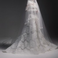 Keduanya mengucap janji sehidup semati berlatar pemandangan laut dan matahari tenggelam. Dalam foto yang diunggah, Karius dan Diletta mengenakan busana putih saat akad nikah.  Foto: Instagram