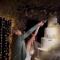 Dari para tamu, foto dan video pernikahan Karius tersebar. Meski begitu, tidak mudah melihat detail acara mereka karena beberapa postingan langsung dihapus. Dilansir Il Messaggero, hal tersebut dikarenakan salah satu tamu undangan yang merupakan orang penting tidak ingin diketahui berada di sana karenanya acaranya jadi semakin private. Foto: Instagram