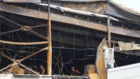 Kebakaran dan serangkaian ledakan melanda pabrik itu yang dikelola oleh produsen baterai Aricell di Hwaseong, klaster industri di barat daya ibu kota Seoul. (AP Photo/Lee Jin-man).