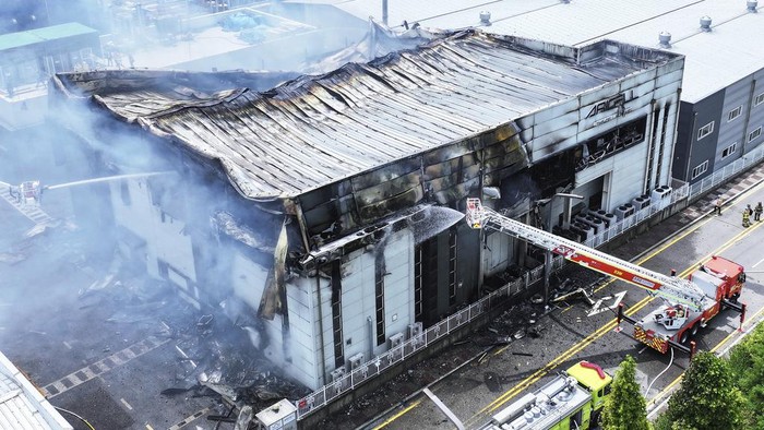 Firefighters work at the site of a burnt lithium battery manufacturing factory in Hwaseong, South Korea, Monday, June 24, 2024. (Hong Ki-wonj/Yonhap via AP)