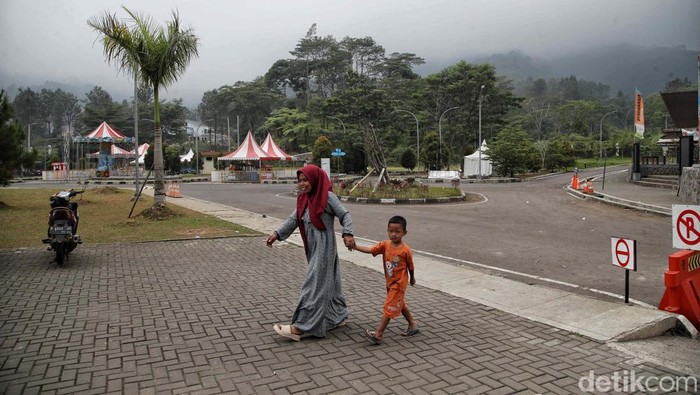 Rest Area Gunung Mas akan jadi tempat relokasi PKL yang berada di pinggir jalan Puncak, Kabupaten Bogor. Situasi rest area tersebut tampak sepi.