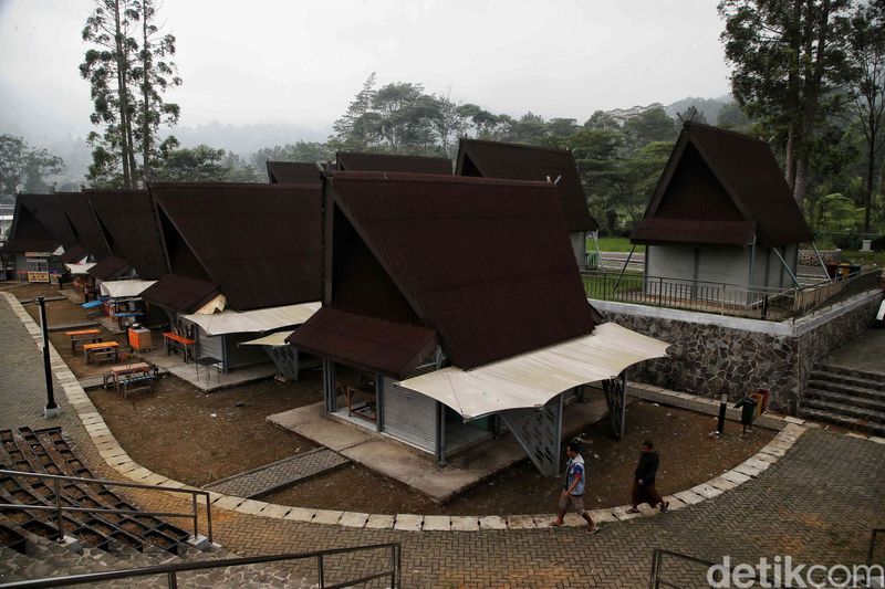 Relaxation Rental Gunung Mas akan jadi tempat relokasi PKL yang berada di pinggir jalan Puncak, Kabupaten Bogor. Situasi leisure station tersebut tampak sepi.