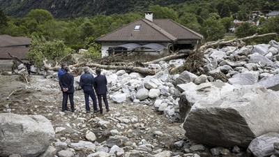 Potret Sisa-sisa Banjir Bandang yang Menerjang Swiss