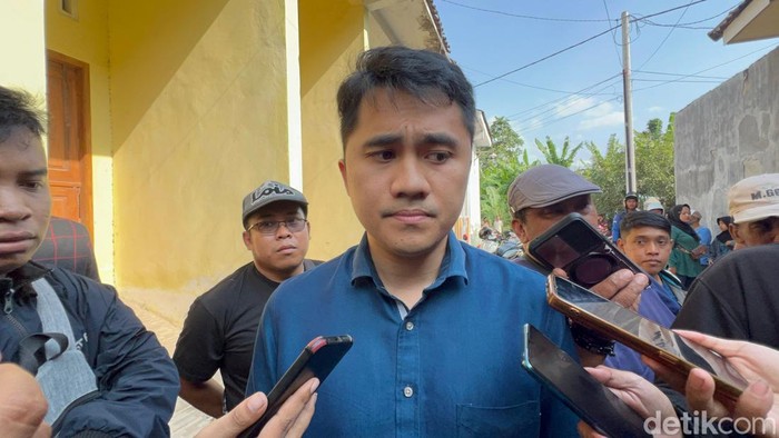 Proses ekshumasi balita di Kediri yang dikubur di samping rumah disebut meninggal kecelakaan oleh ortunya.