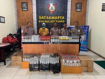 Pengiriman 450 Botol Arak Bali ke Jombang Digagalkan