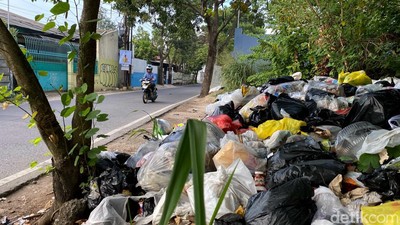 Bau! TPS Liar Muncul di Jalan Cimincrang Bandung