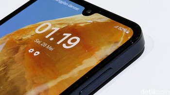 Disematkan kamera depan 13MP untuk kebutuhan selfie atau bikin vlog Foto: Adi Fida Rahman/detikINET