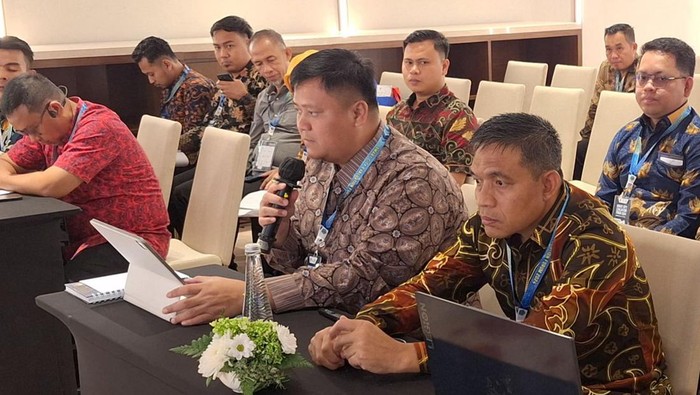 Sekda Banyuasin saat menghadiri Evaluasi Smart City di Bali