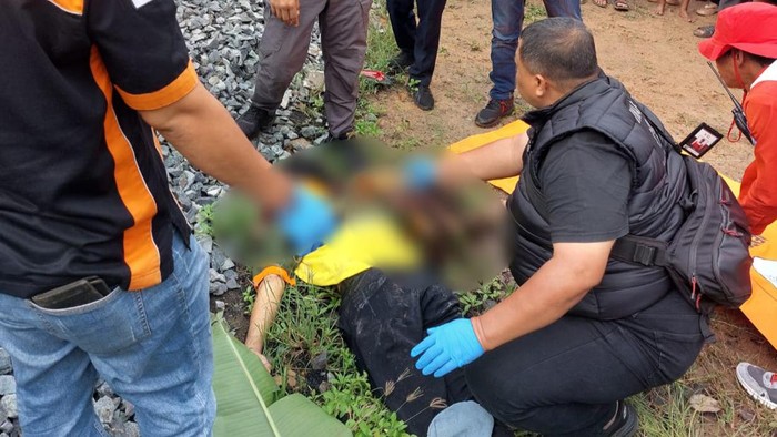 Seorang pengendara motor tewas usai tertabrak kereta di perlintasan rel tanpa palang pintu, Kecamatan Kertapati, Palembang