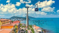Phu Quoc, Vietnam, berada di posisi ke-3 dan terus naik daun sebagai alternatif baru di Asia Tenggara. Pantainya bersih dan masih relatif sepi, cocok bagi pelancong yang ingin suasana lebih santai. Ditambah lagi, pulau ini menawarkan wisata kuliner khas Vietnam dan resor-resor modern yang semakin berkembang. (Dok. Vietjet)
