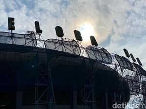 OTK Rusak Pintu Tribun-Curi Spanduk Bomber di Stadion GBLA