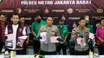 Tampang Virgoun Berbaju Tahanan, Minta Maaf Pakai Sabu