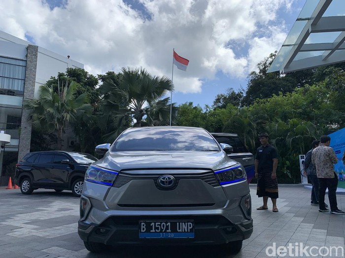 Toyota Innova Listrik