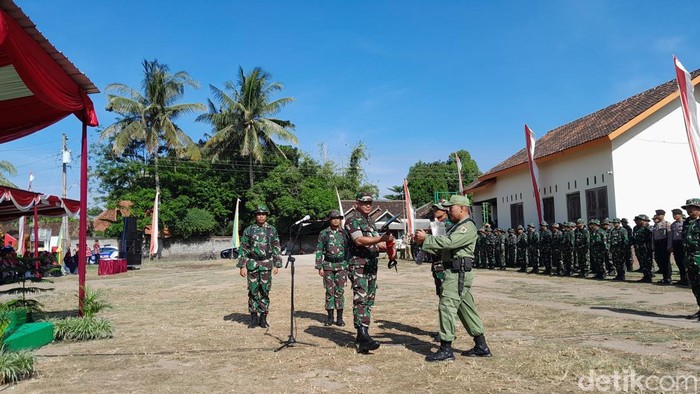Upacara pembukaan KBMKB di Desa Demakijo, Kecamatan Karangnongko, Kabupaten Klaten,