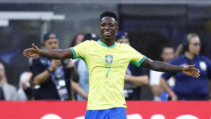 INGLEWOOD, CALIFORNIA - JUNE 24: Vinicius Junior of Brazil gestures during the CONMEBOL Copa America 2024 Group D match between Brazil and Costa Rica at SoFi Stadium on June 24, 2024 in Inglewood, California. (Photo by Ronald Martinez/Getty Images)