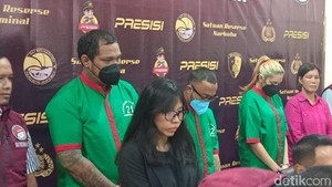 Selama rilis Virgoun hanya terdiam. Foto: Ahsan/detikHOT