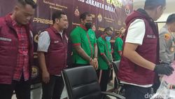 Penampakan Virgoun Diborgol dan Tertunduk Usai Jadi Tersangka Penampakan Virgoun Diborgol dan Tertunduk Usai Jadi Tersangka