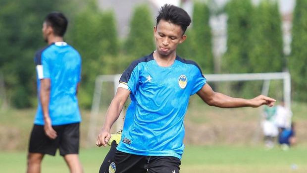 Winger PSIM Jogja, Sugiyanto, saat sesi latihan di Liga 2 2023/2024.