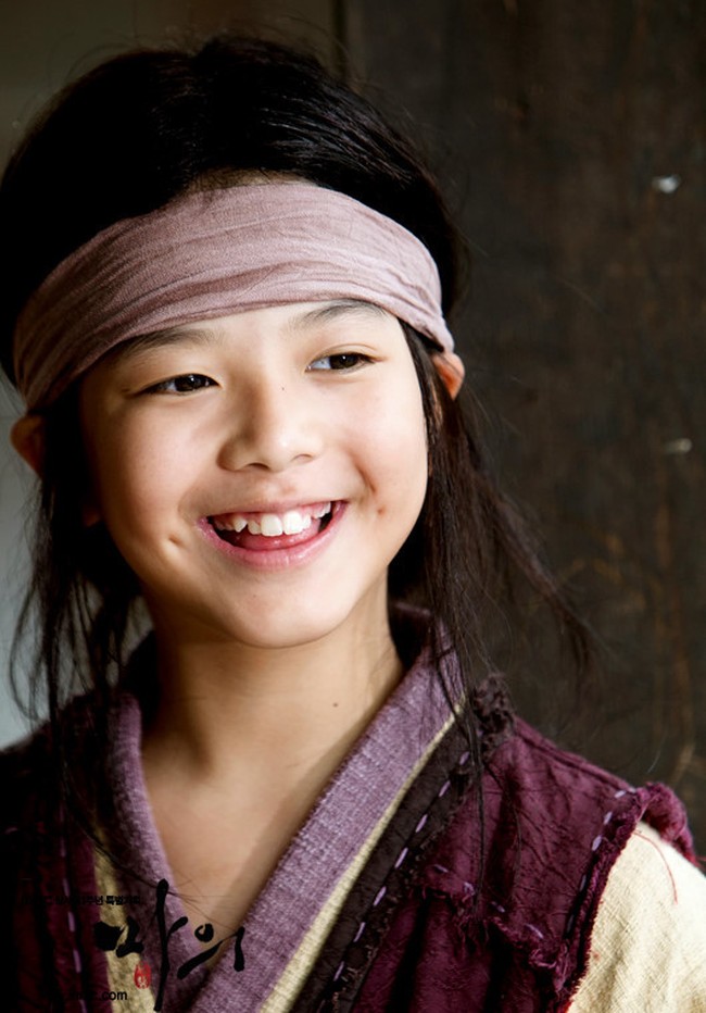 Berselang setahun, Roh Jeong Eui tampil menggemaskan dalam drama Korea The King’s Doctor (2012) berlatar Dinasti Joseon sebagai versi muda aktris Lee Yo Won. Foto: Instagram