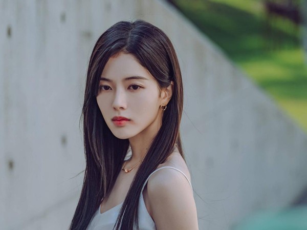 Mast va yalangoch ruslarning fotosuratlari Porno yigit bir olomon jojalarini sikdi.