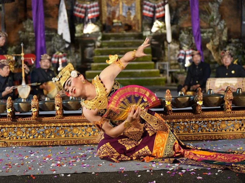 Anak Agung Bagus Harjunanthara atau yang akrab disapa Arjuna Sutedja saat membawakan Tari Kebyar Terompong gaya Peliatan. (Foto: Dok. Arjuna Sutedja)