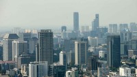 Dengan meningkatnya belanja sosial dan investasi publik, defisit fiskal diperkirakan akan lebih tinggi namun tetap dalam batas 3 persen. Selain itu, defisit transaksi berjalan diproyeksikan akan melebar secara bertahap dan mencapai 1,6 persen PDB pada 2026, karena harga komoditas yang lebih rendah dan ketidakpastian global menghambat ekspor. Dengan meningkatnya belanja sosial dan investasi publik, defisit fiskal diperkirakan akan lebih tinggi namun tetap dalam batas 3 persen. Selain itu, defisit transaksi berjalan diproyeksikan akan melebar secara bertahap dan mencapai 1,6 persen PDB pada 2026, karena harga komoditas yang lebih rendah dan ketidakpastian global menghambat ekspor.