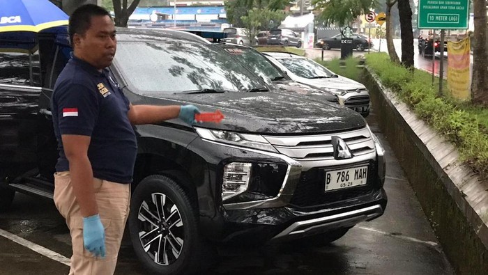 Barang-barang dari Pajero di Rest Area Tol Jagorawi Dicuri Saat Ditinggal Salat (Foto: Dok. Istimewa)