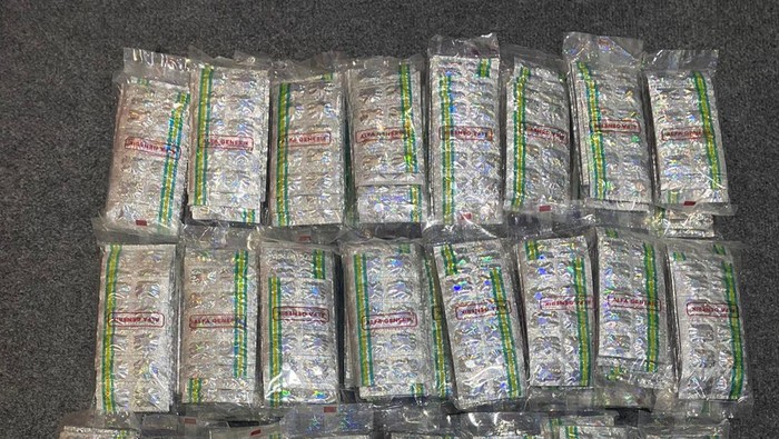 Barang bukti obat terlarang dari tangan pemuda Aceh di Garut