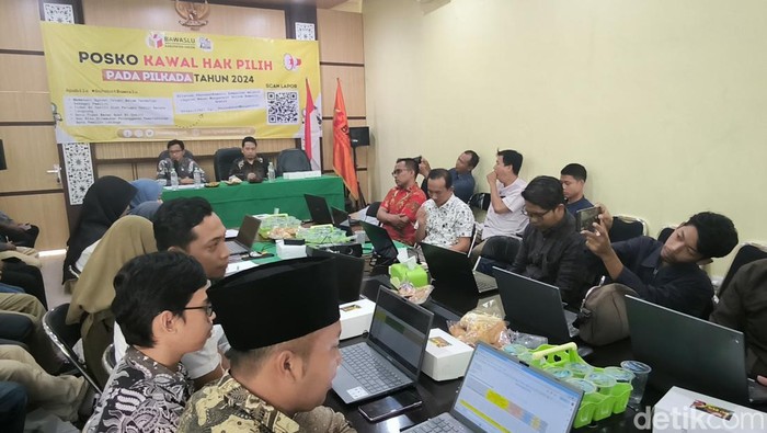 Bawaslu Gresik saat melaunching Posko Kawal Hak Pilih.