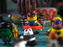 Berburu Mainan Bekas di Pasar Kebayoran Lama