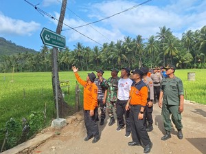 BPBD Bareng Masyarakat Susuri Jalur Evakuasi Pantai Konang Trenggalek