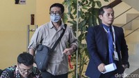 Mantan Kepala Pusat Krisis Kesehatan Kementerian Kesehatan (Kemenkes) Budi Sylvana usai diperiksa di Gedung Merah Putih KPK, Jakarta, Rabu (26/6/2024).