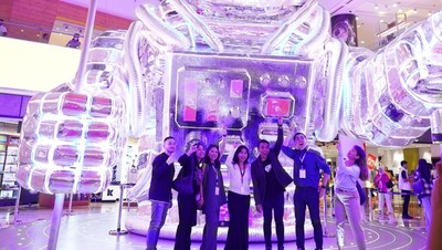 Cekidot detikers! Ada Patung Astronaut Raksasa di Grand Indonesia