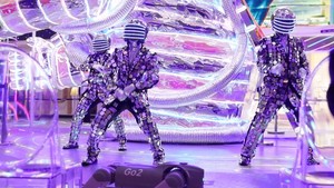 Di Wonderlab Experience, detikers diajak buat jalan-jalan menikmati karya seni instalasi yang kece perpaduan teknologi. Salah satunya patung astronaut setinggi 8 meter.  Foto: Courtesy of Genexys World/ Wonderlab Experience