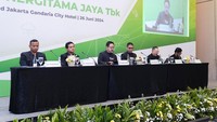 (Ki-Ka) Direktur, Ery Setyo Wibowo, Direktur, Audy Satria Wardhana, Komisaris Utama, Roestiandi Tsamanov, Direktur Utama, Kresna Adiprawira, Wakil Direktur Utama, Frans Sulandra, Direktur, Erwin Damar Prasetyo hadir dalam RUPS luar biasa (RUPSLB) PT Data Sinergitama Jaya Tbk (ELIT) di Jakarta, Rabu (26/6/2024).