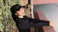 Gegara perannya, Davina Karamoy mengaku kena hujat netizen. Ia sampai mengadukan masalah itu ke Lapor Pak! Trans7. (Foto: dok Instagram)