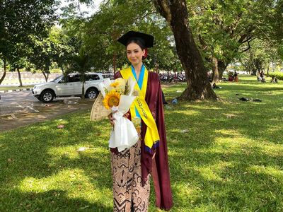 10 Foto Dea Rachma, Lulusan UGM Viral Jadi Petugas Kebersihan di Australia