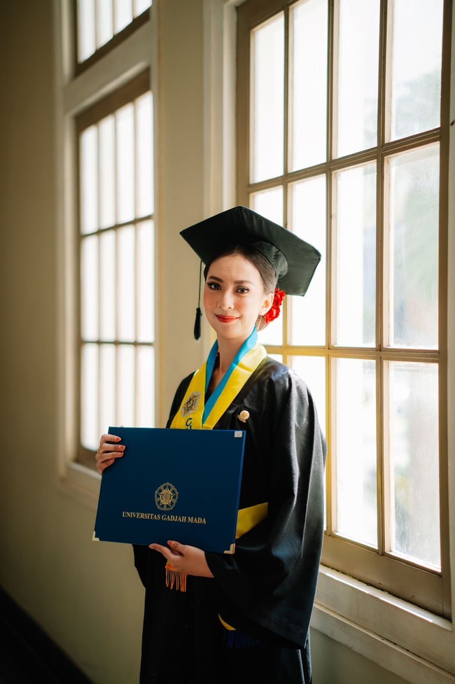 Dea mengatakan banyak warganet yang mengira ia bekerja sebagai petugas kebersihan sambil kuliah S2. Padahal ia pergi ke Australia benar-benar ingin bekerja. Banyak yang mengira aku lanjut S2 di Australia, lalu kerja sebagai cleaner sebagai kerjaan sampingan. Aku anggap itu sebagai doa dari kalian. But Ill tell you the truth, ucap Dea.Foto: Dok. pribadi Dea Rachma.