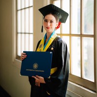 Dea mengatakan banyak warganet yang mengira ia bekerja sebagai petugas kebersihan sambil kuliah S2. Padahal ia pergi ke Australia benar-benar ingin bekerja. Banyak yang mengira aku lanjut S2 di Australia, lalu kerja sebagai cleaner sebagai kerjaan sampingan. Aku anggap itu sebagai doa dari kalian. But Ill tell you the truth, ucap Dea.Foto: Dok. pribadi Dea Rachma.