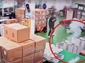 Rekaman CCTV Detik-detik Kebakaran Maut Pabrik Baterai Korsel