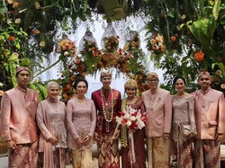 7 Foto Pernikahan Dhitya Putra Dokter Boyke, Dekorasinya Unik dan Asri