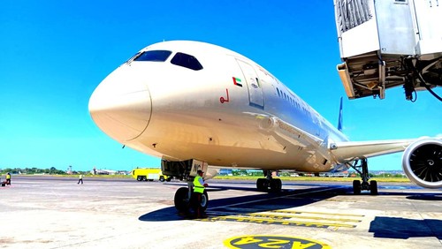 Etihad Airways terbang langsung ke Bandara Internasional I Gusti Ngurah Rai, Bali, Rabu (26/6/2024).