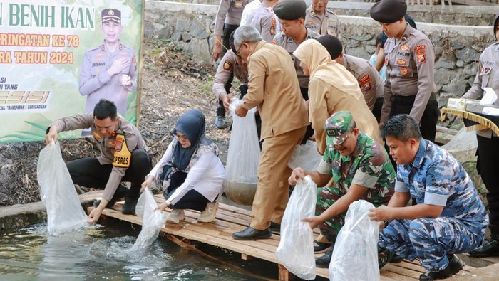 Forkopimda Jombang tebar benih ikan